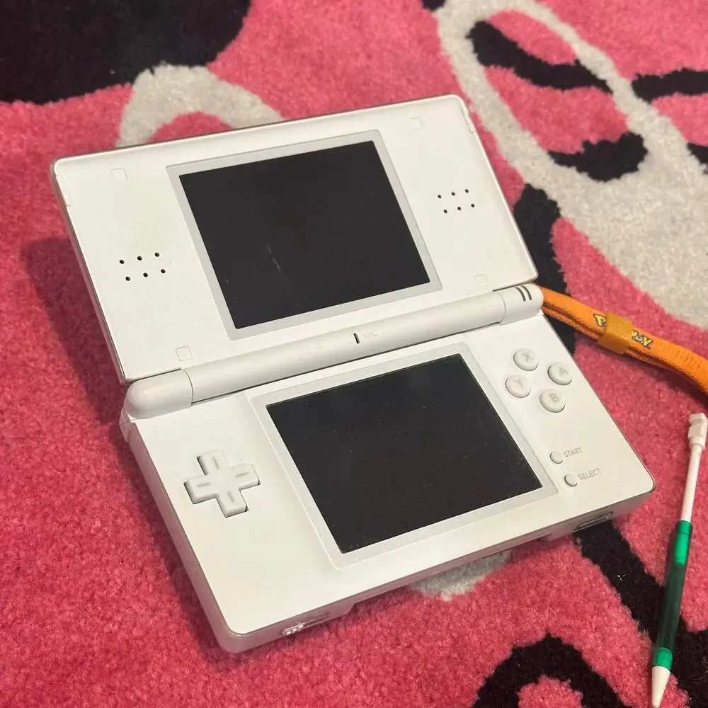 Nintendo DS Lite (White) – Used – As Pictured